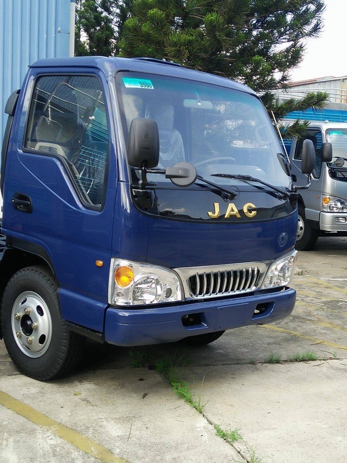 Bán xe tải Jac 2t45 đời 2017, mới 100%, thùng mui bạt dài 3m7