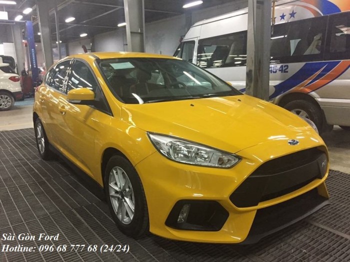 Khuyến Mãi Mua xe Ford Focus Trend, màu vàng, số tự động, vay trả góp chỉ 150 triệu, giao xe trong 30 ngày.