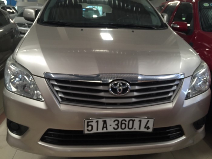 Bán Toyata Innova sx 2012 màu ghi vàng