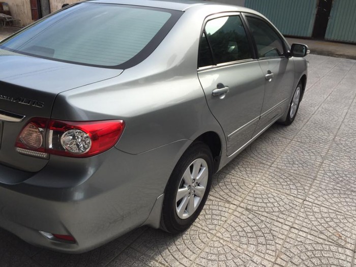 Cần bán gấp xe Toyota Altis 2014 phiên bản 1.8 số tự động odo 60.000km