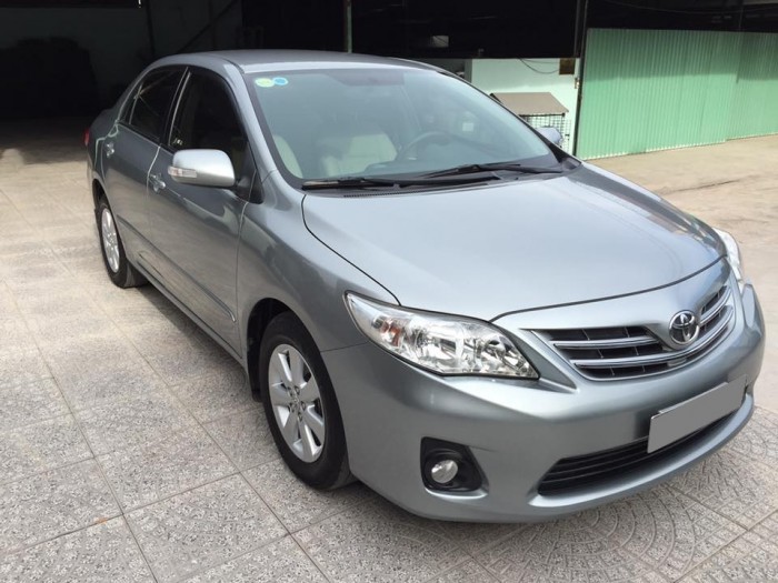 Cần bán gấp xe Toyota Altis 2014 phiên bản 1.8 số tự động odo 60.000km