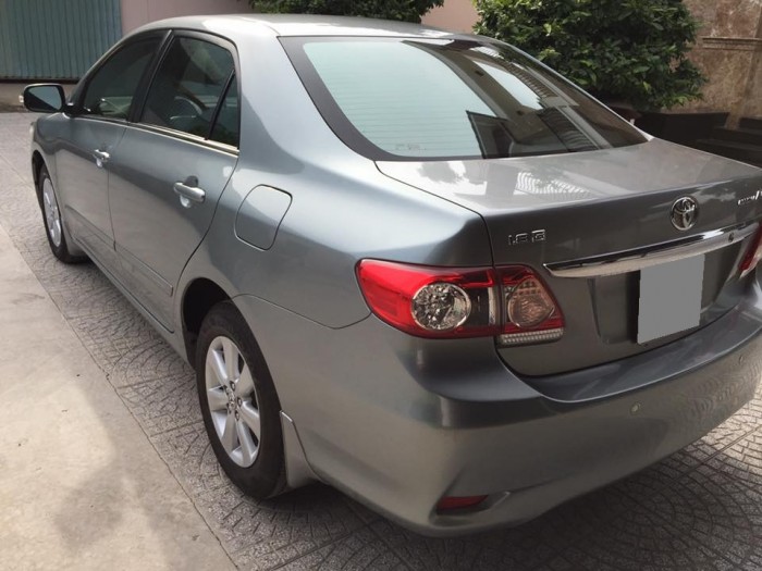 Cần bán gấp xe Toyota Altis 2014 phiên bản 1.8 số tự động odo 60.000km