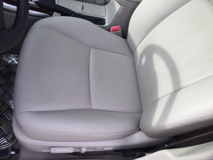 Cần bán gấp xe Toyota Altis 2014 phiên bản 1.8 số tự động odo 60.000km