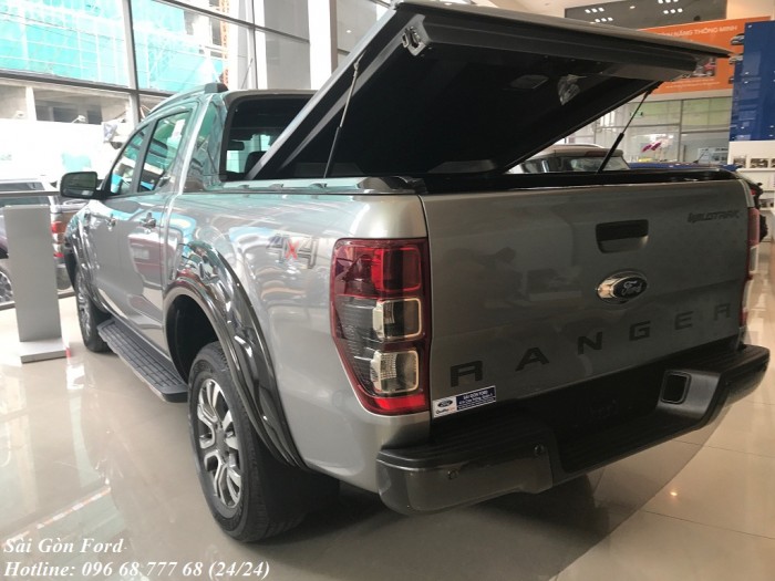 Mua xe Ford Ranger Wildtrak 2.0L 2019 trả góp 150 triệu, số tự động, màu xám, giao xe trong 30 ngày.