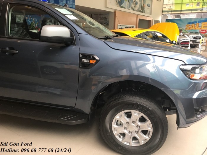 Khuyến mãi mua xe Ford Ranger XLS, số sàn, màu xanh thiên thanh, vay trả góp chỉ 150 triệu, giao xe trong 30 ngày