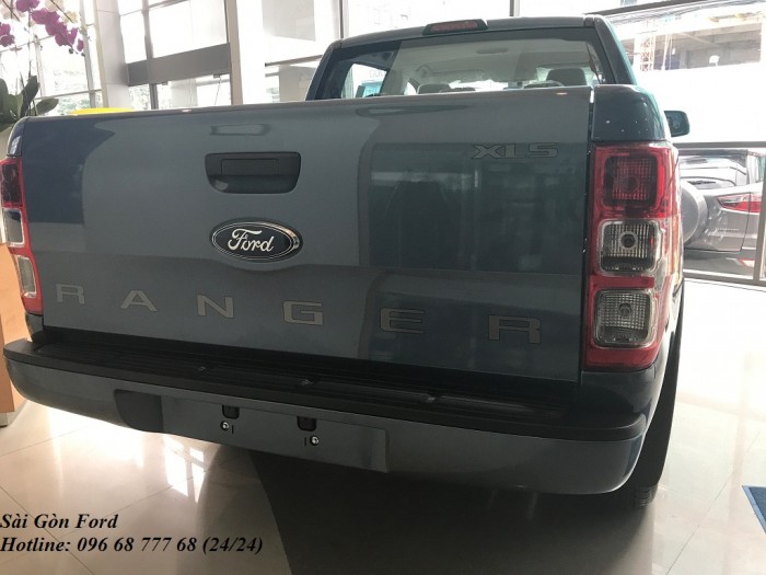 Khuyến mãi mua xe Ford Ranger XLS, số sàn, màu xanh thiên thanh, vay trả góp chỉ 150 triệu, giao xe trong 30 ngày