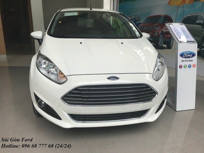 Khuyến mãi mua xe Ford Fiesta số tự động, màu trắng, giao xe trong 30 ngày.