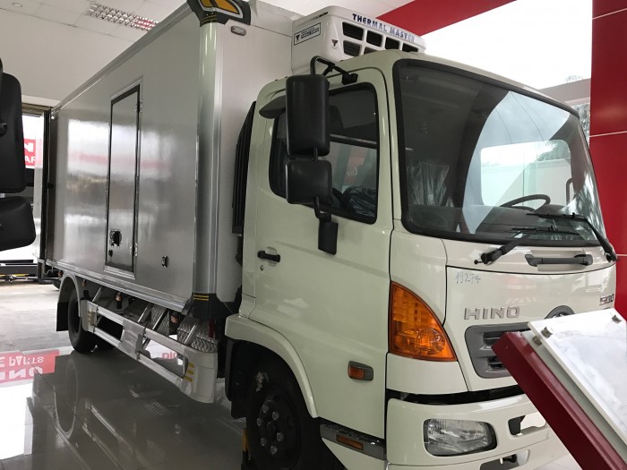 Xe tải Hino 6 tấn thùng đông lạnh