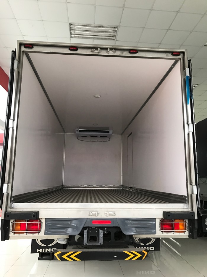 Xe tải Hino 6 tấn thùng đông lạnh