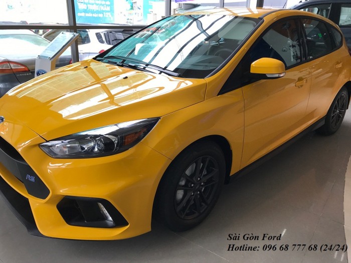 Ford Focus Trend 2019, số tự động, màu vàng, giao xe trong 30 ngày.