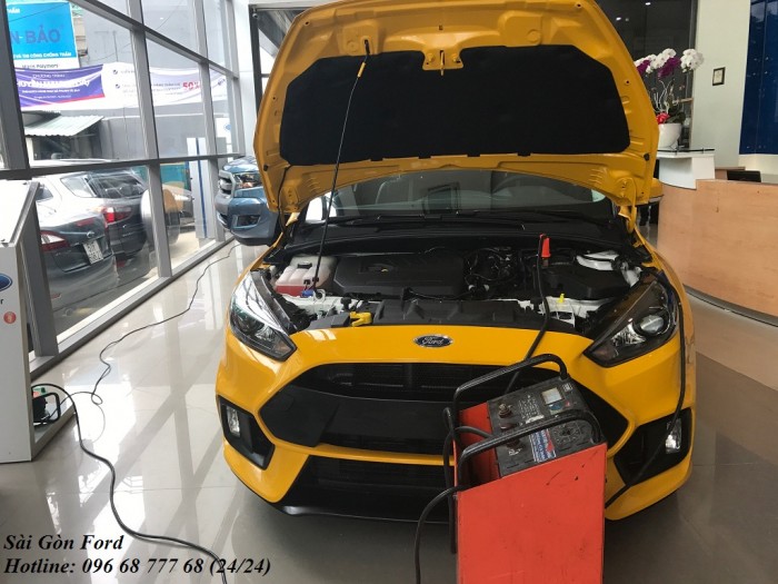 Ford Focus Trend 2019, số tự động, màu vàng, giao xe trong 30 ngày.