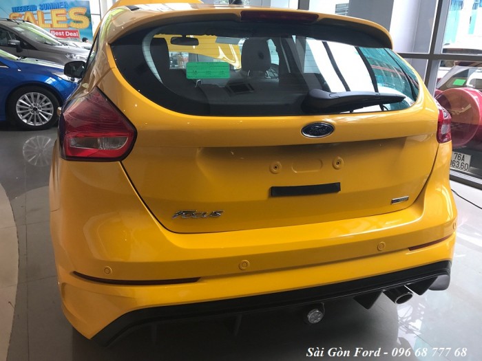 Ford Focus Trend 2019, số tự động, màu vàng, giao xe trong 30 ngày.