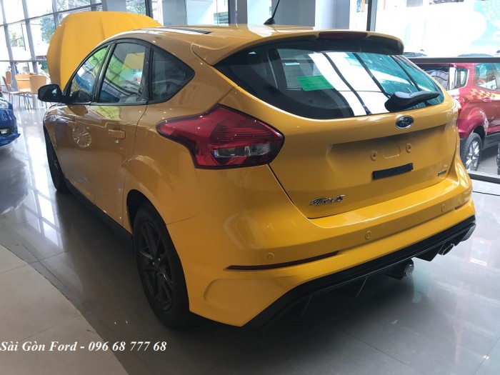 Ford Focus Trend 2019, số tự động, màu vàng, giao xe trong 30 ngày.