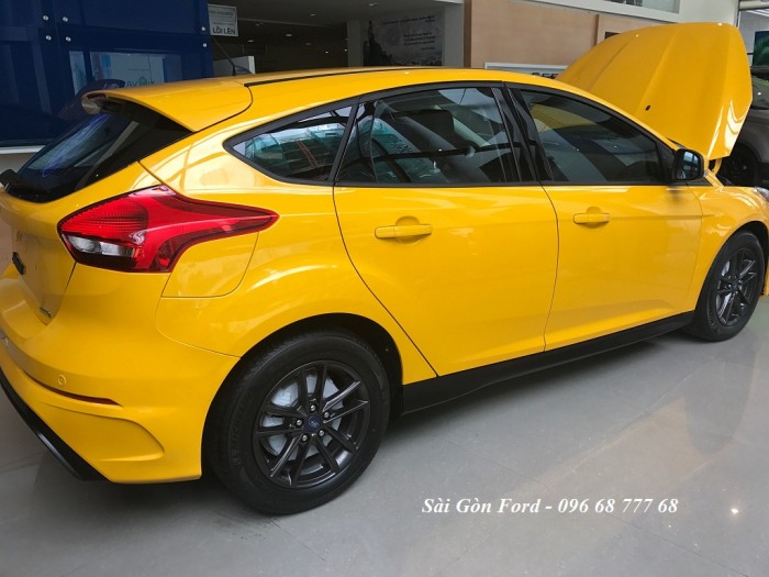 Ford Focus Trend 2019, số tự động, màu vàng, giao xe trong 30 ngày.