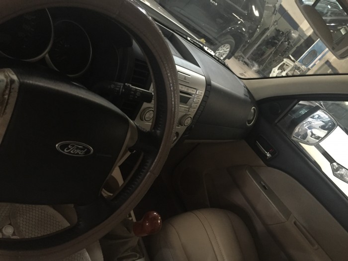 Bán Ford Everest 4x2 MT ghi vàng sx 2011 xe đẹp