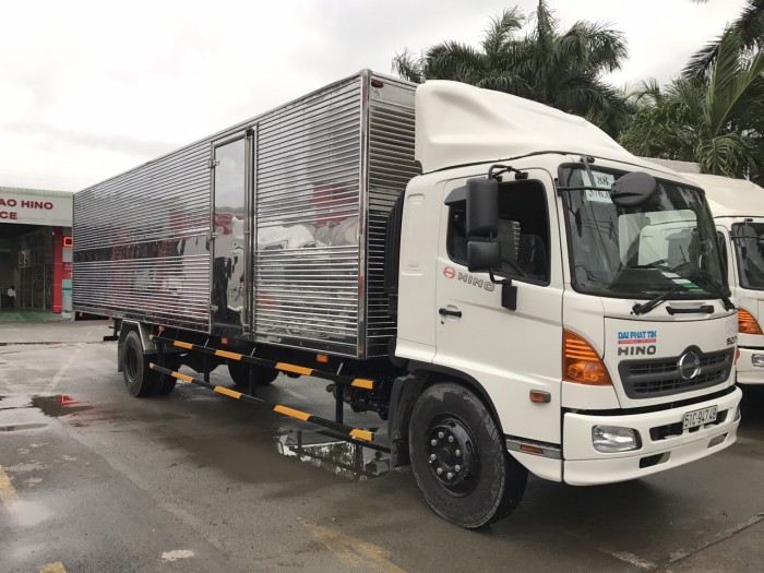 Xe tải Hino Nhật 6 tấn mới 100% (đông lạnh, bảo ôn, mui bạt, thùng kín)