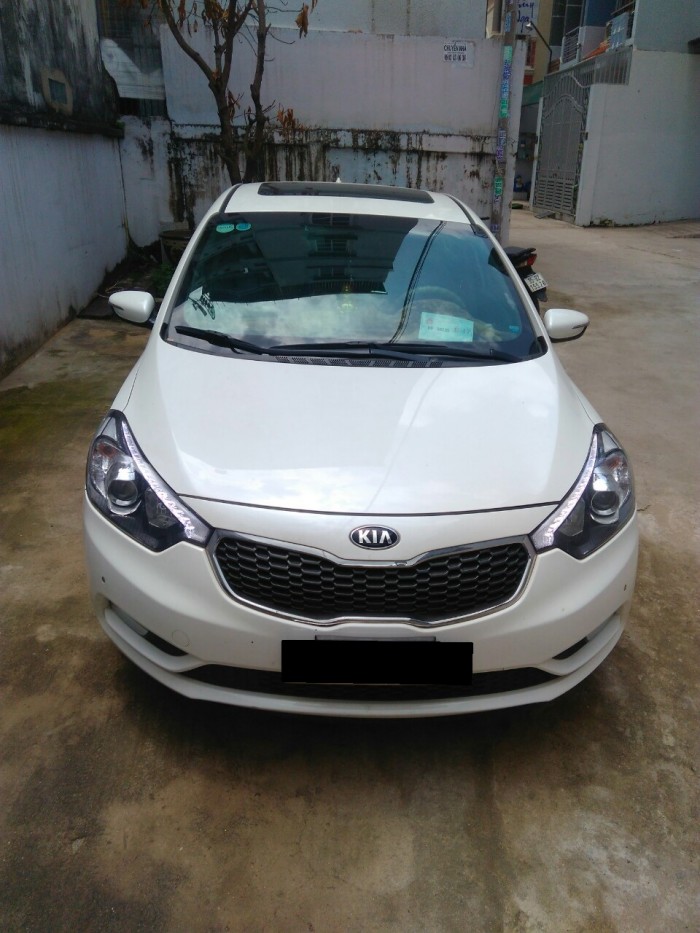 Cần bán xe Kia K3 số tự động trắng sữa 2016, xe gđ đi kỹ còn mới, nữ chạy....