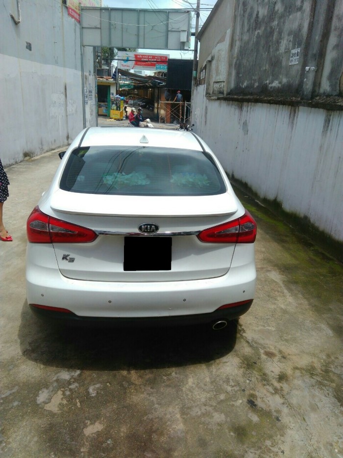 Cần bán xe Kia K3 số tự động trắng sữa 2016, xe gđ đi kỹ còn mới, nữ chạy....