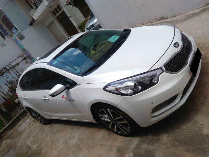 Cần bán xe Kia K3 số tự động trắng sữa 2016, xe gđ đi kỹ còn mới, nữ chạy....