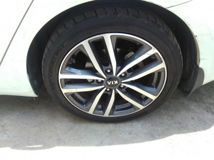 Cần bán xe Kia K3 số tự động trắng sữa 2016, xe gđ đi kỹ còn mới, nữ chạy....