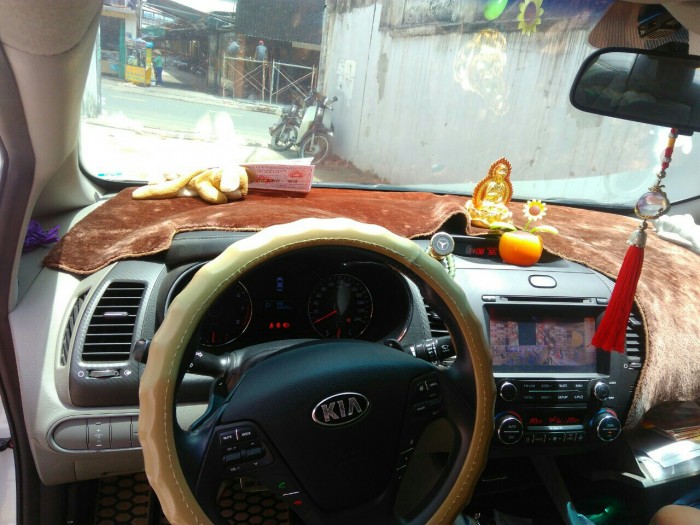 Cần bán xe Kia K3 số tự động trắng sữa 2016, xe gđ đi kỹ còn mới, nữ chạy....