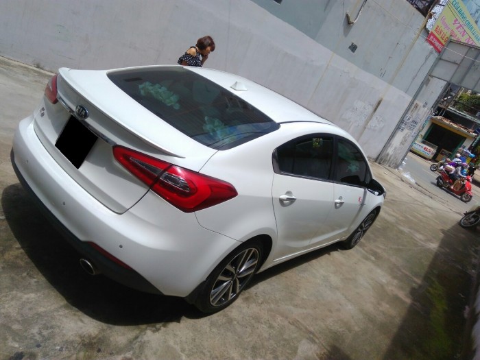 Cần bán xe Kia K3 số tự động trắng sữa 2016, xe gđ đi kỹ còn mới, nữ chạy....