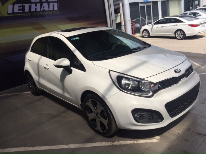 Bán Kia Rio 1.4 AT 2014 màu trắng Hatchback đẹp lung linh