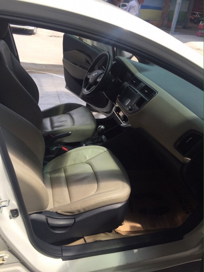 Bán Kia Rio 1.4 AT 2014 màu trắng Hatchback đẹp lung linh