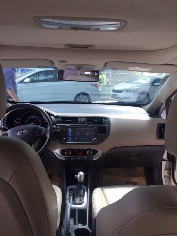 Bán Kia Rio 1.4 AT 2014 màu trắng Hatchback đẹp lung linh