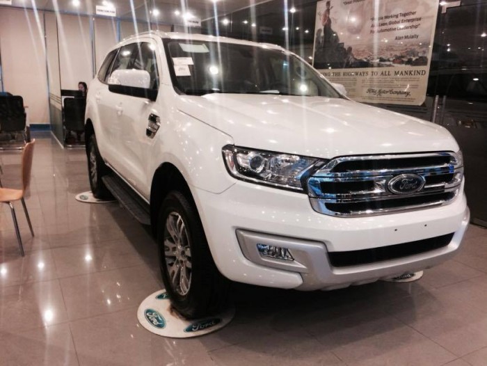 Ford Everest mới 2017 hỗ trợ vay đến 80% giá trị xe, giá giảm hấp dẫn nhất.