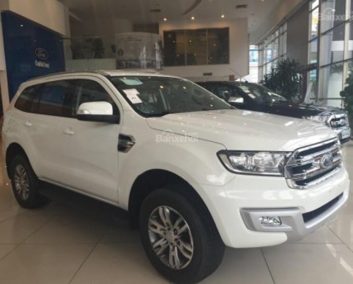 Ford Everest mới 2017 hỗ trợ vay đến 80% giá trị xe, giá giảm hấp dẫn nhất.