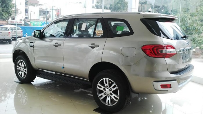 Ford Everest mới 2017 hỗ trợ vay đến 80% giá trị xe, giá giảm hấp dẫn nhất.