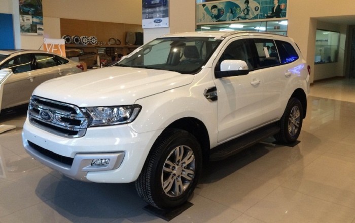 Ford Everest mới 2017 hỗ trợ vay đến 80% giá trị xe, giá giảm hấp dẫn nhất.