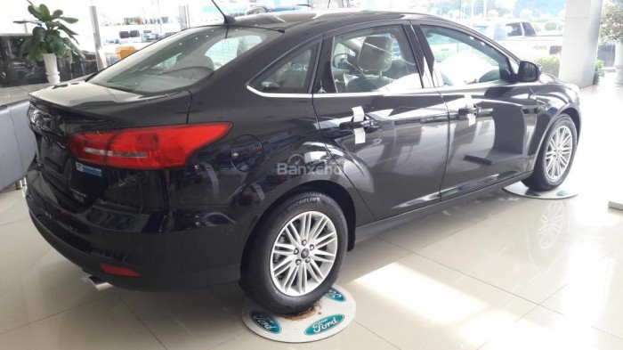 Ford Focus mới 2017 khuyến mãi lớn và giá giảm hấp dẫn nhất hiện nay.