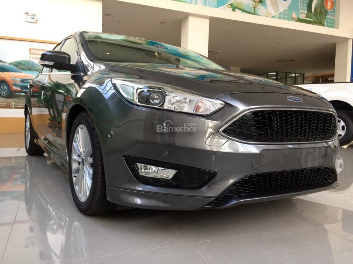 Ford Focus mới 2017 khuyến mãi lớn và giá giảm hấp dẫn nhất hiện nay.