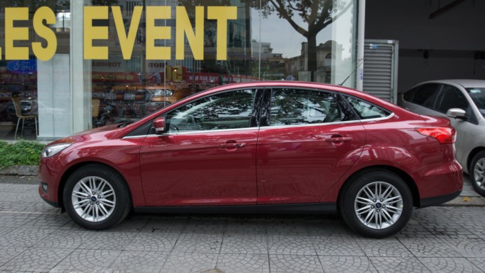 Ford Focus mới 2017 khuyến mãi lớn và giá giảm hấp dẫn nhất hiện nay.