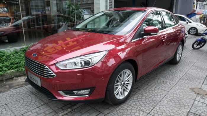 Ford Focus mới 2017 khuyến mãi lớn và giá giảm hấp dẫn nhất hiện nay.