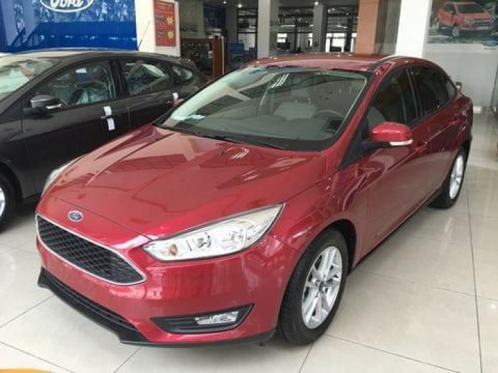 Ford Focus mới 2017 khuyến mãi lớn và giá giảm hấp dẫn nhất hiện nay.