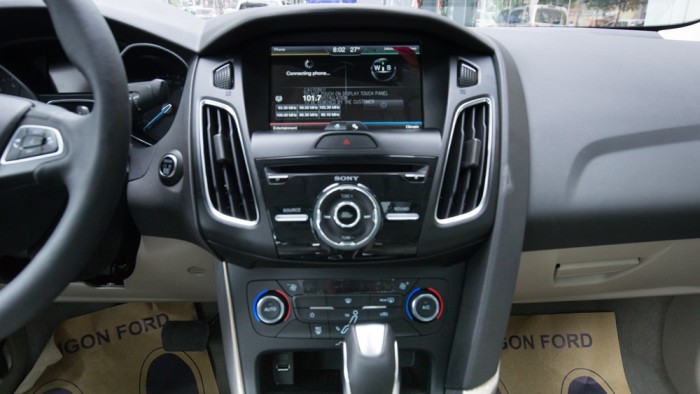 Ford Focus mới 2017 khuyến mãi lớn và giá giảm hấp dẫn nhất hiện nay.