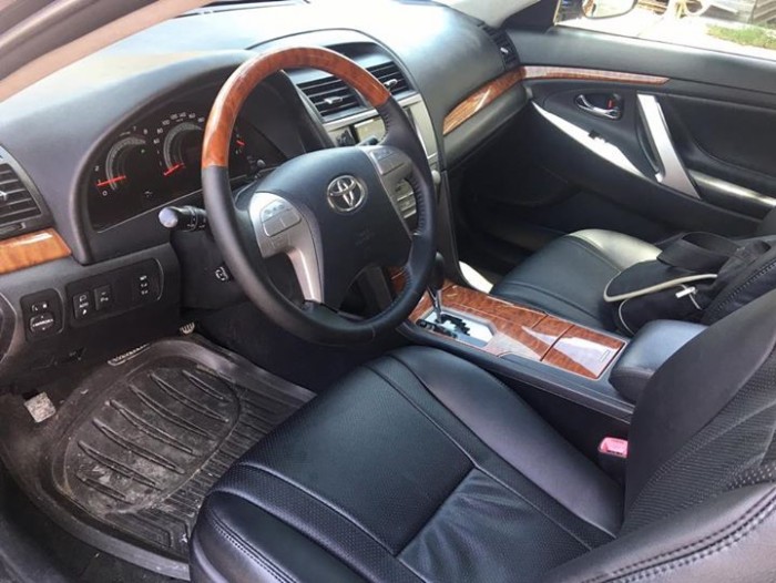 Nhà mình cần bán chiếc Camry 3.5Q 2007 màu đen vip