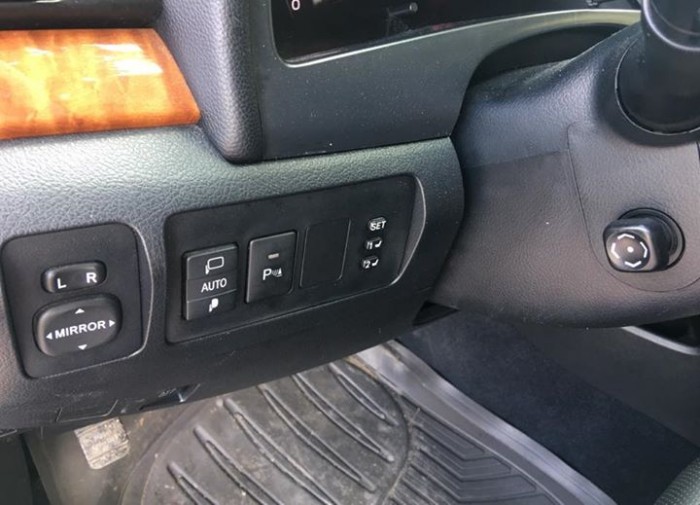 Nhà mình cần bán chiếc Camry 3.5Q 2007 màu đen vip