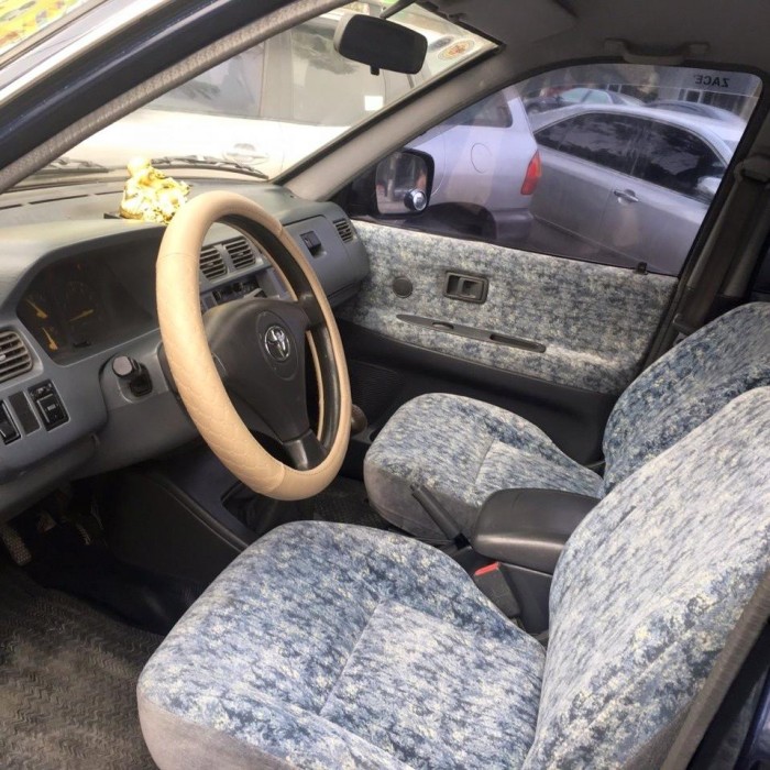 Cần thanh lý chiếc Zace 7 chổ màu xanh đời 2004