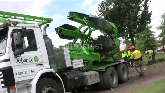 Xe bứng cây , trồng cây phục vụ công trình cây xanh đô thị