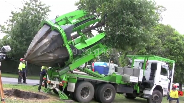 Xe bứng cây , trồng cây phục vụ công trình cây xanh đô thị