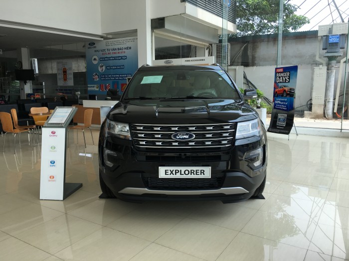 Bán Ford Explorer 2.3L Ecoboost Limited 2017, màu đen, trả góp 90% giao xe ngay