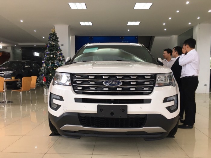 Ford Explorer 2.3L Ecoboost Limited màu Trắng đời 2017, Giao xe ngay