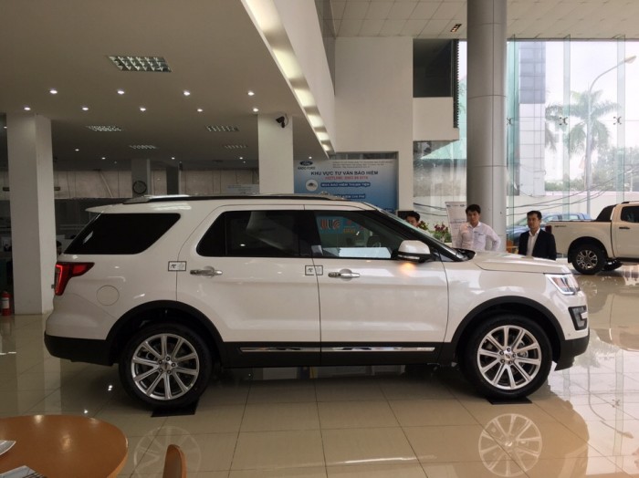 Ford Explorer 2.3L Ecoboost Limited màu Trắng đời 2017, Giao xe ngay