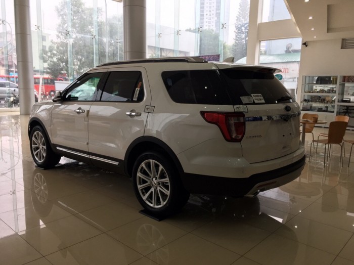 Ford Explorer 2.3L Ecoboost Limited màu Trắng đời 2017, Giao xe ngay