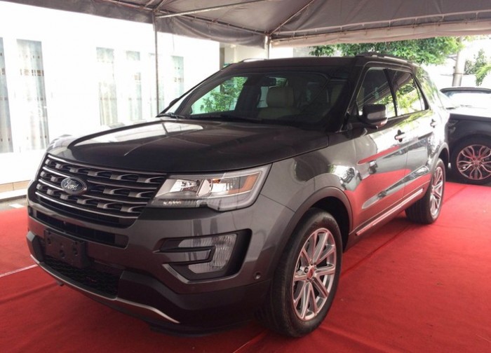 Xe sang dành cho gia đình 7 chỗ Ford Explorer Limited 2.3L Ecoboost màu ghi xám