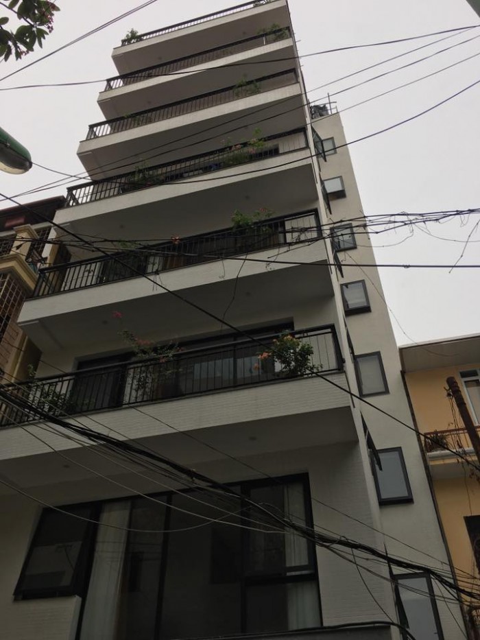 Bán nhà đẹp 80m2 lô góc Hoàng Quốc Việt có thang máy